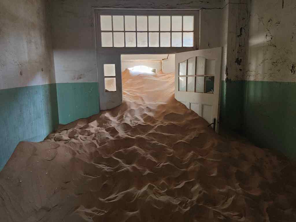 Kolmanskop the force of nature